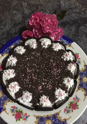 A picture of Oreo chocolate cake.