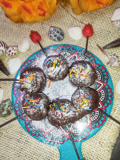 A picture of Chocolate Cake Pops 🍰 🍫.