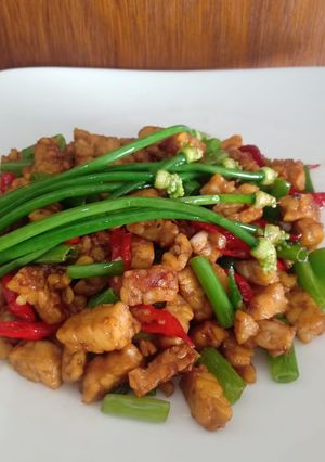 Foto resep Tempe Tumis Bunga Bawang/prei