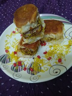 દાબેલી (Dabeli recipe in gujarati) રેસીપી મુખ્ય ફોટો