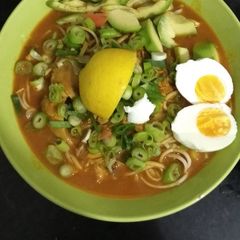 A picture of Khowse/khow suey.