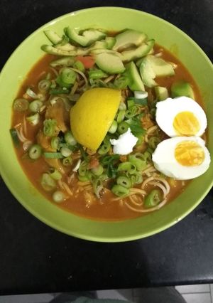 A picture of Khowse/khow suey.