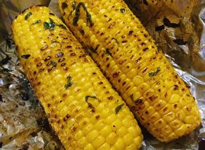 Hình của món Bắp nướng bơ giấy bạc.