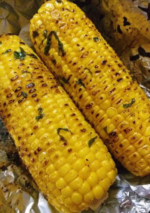 Hình của món Bắp nướng bơ giấy bạc.