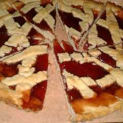 Una foto de Pastafrola Con Mermelada de Ciruelas 💕😋