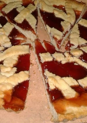 Una foto de Pastafrola Con Mermelada de Ciruelas 💕😋