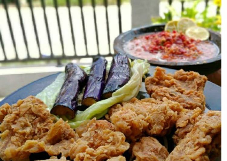 Langkah Mudah untuk Menyiapkan Ayam geprek sambal dadak Anti Gagal