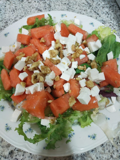 Una foto de Ensalada de sandía y queso fresco