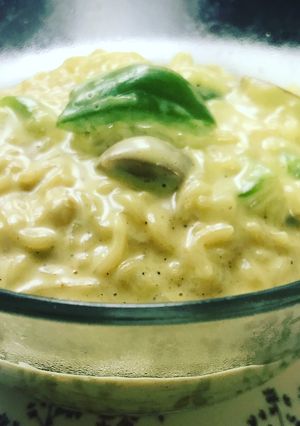 A picture of Maggi in white sauce.