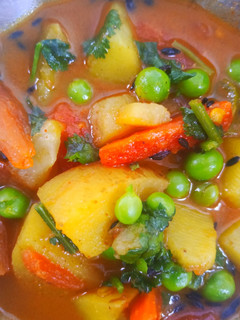 आलू मटर की सब्जी (Aloo matar ki sabzi recipe in hindi) रेसिपी मुख्य फोटो