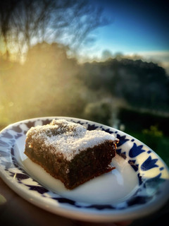 Una foto de Brownie saludable de almendras con pasas (en airfryer)