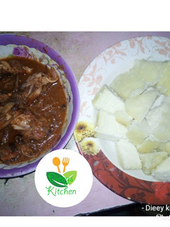 A picture of Boiled Yam and pepper soup.