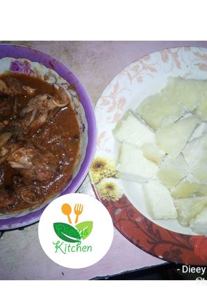 A picture of Boiled Yam and pepper soup.