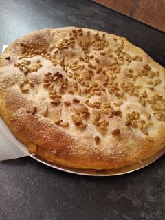 Una foto de Coca de chicharrones