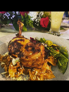 Una foto de Pollo rostizado con farfaille en salsa ragú