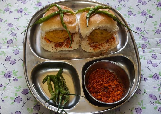 Mumbai famous street side vada pav Recipe