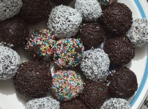Una foto de Trufas con Torta y Dulce de Leche 😋