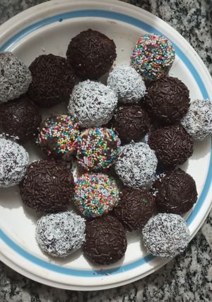 Una foto de Trufas con Torta y Dulce de Leche 😋