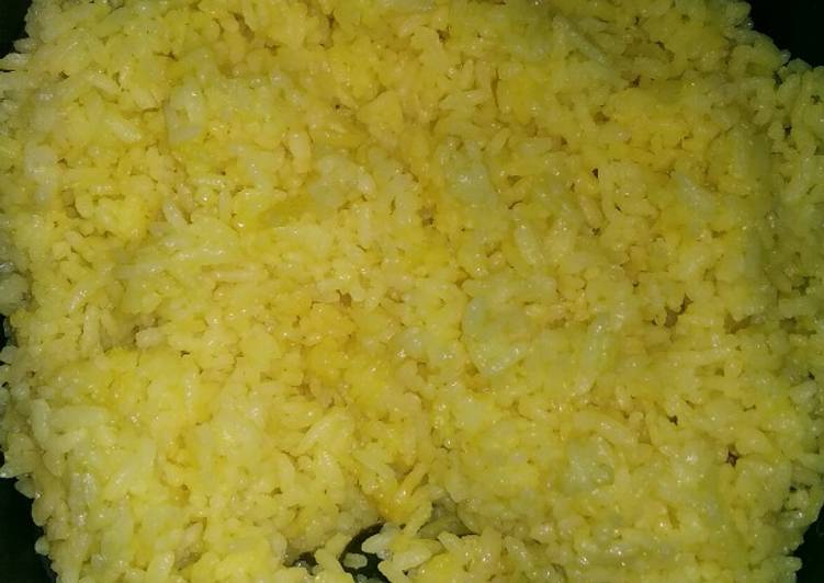 Panduan Menyiapkan Nasi kuning gurih magic com Enak Banget