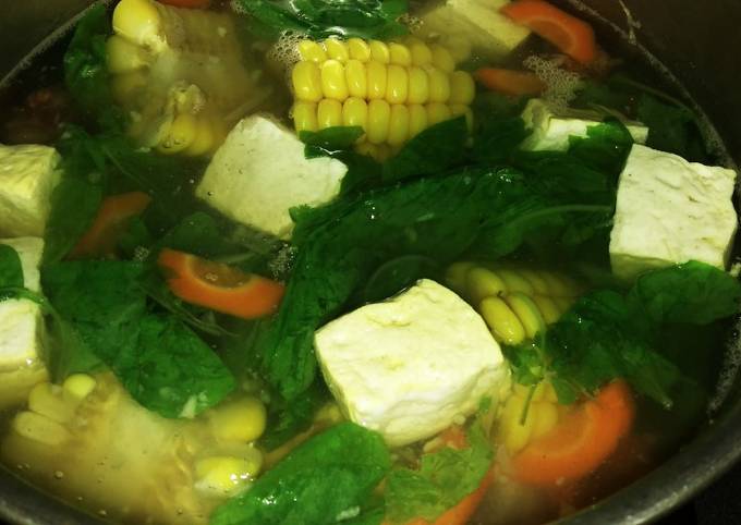 Bagaimana cara membuat Bening Bayam Tahu Jagung Wortel dijamin sedap