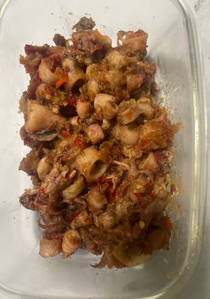Foto resep Sambal Cumi Asin (YT Devina Hermawan)