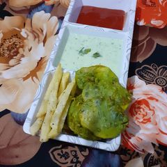 A picture of Green potato Pakorda.
