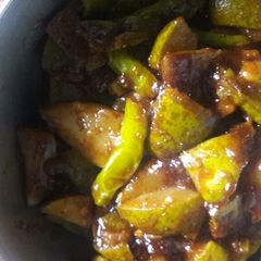 A picture of Raw mango pickle.