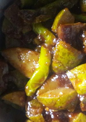 A picture of Raw mango pickle.