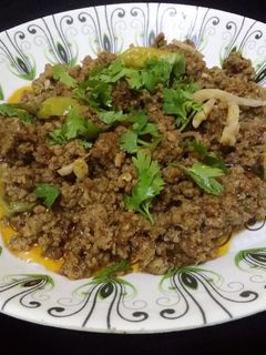 A picture of Shinwari beef tomato qeema karahi.