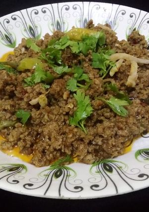 A picture of Shinwari beef tomato qeema karahi.