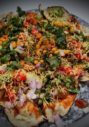 A picture of Khichiya masala papad.