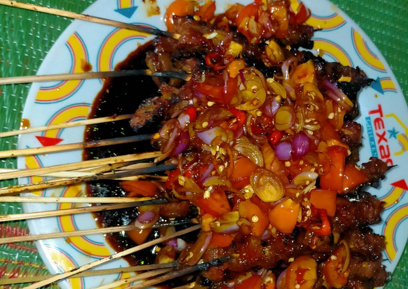 Sate kambing garing di luar empuk di dalam