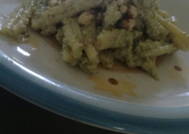 Trofie al pesto di zucchine basilico e noci