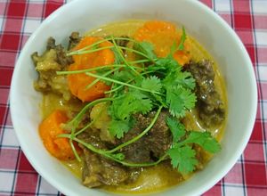 Hình của món Cà ri bò.