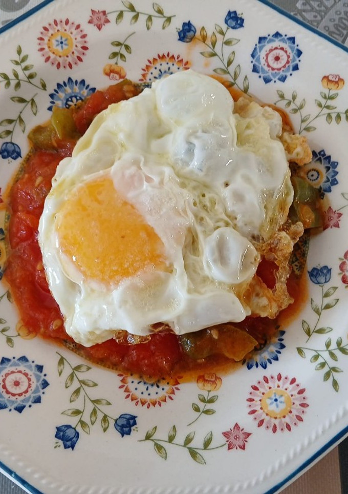Una foto de Frito de pimientos y tomates de huerta receta de Marisa Marcos Ortega