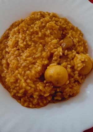 Una foto de Arroz con vísceras de pollo 🐔