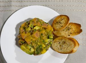 Una foto de Tartar de Salmón