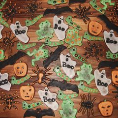 A picture of Frighteningly good melt in the mouth cookies.