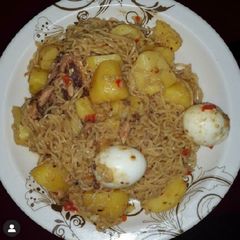 A picture of Noodles and potatoes.