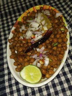 चटपटे मसाला चने (Chatpate masala chane recipe in Hindi) रेसिपी मुख्य फोटो