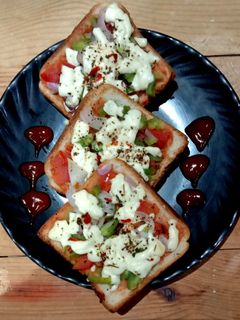 ব্রেড পিজ্জা (bread pizza recipe in Bengali) রেসিপির প্রধান ছবি