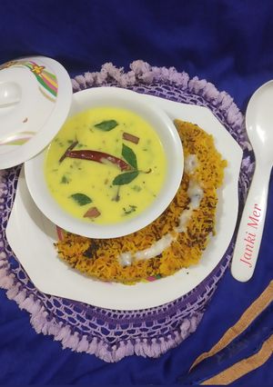 ગુજરાતી કઢી (Gujarati Kadhi Recipe In Gujarati) રેસીપી મુખ્ય ફોટો