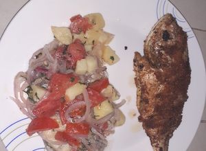 Foto principal de Pescado frito con ensalada🐟