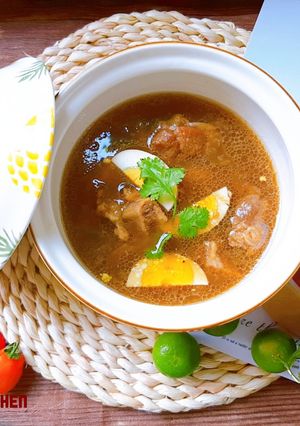 Hình của món Giò heo kho trứng.