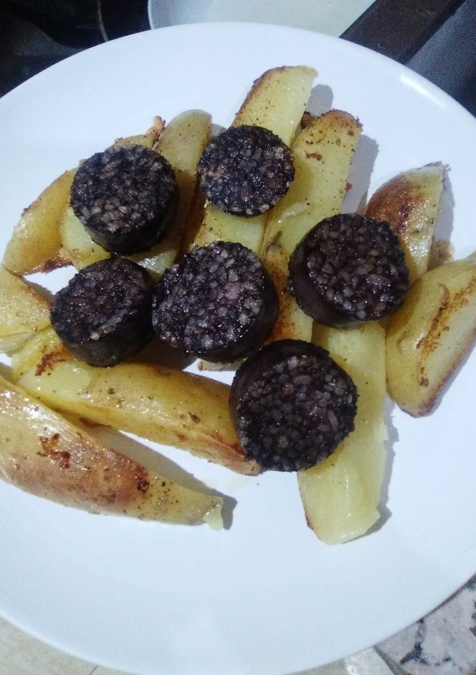 Una foto de Morcilla de arroz con patatas