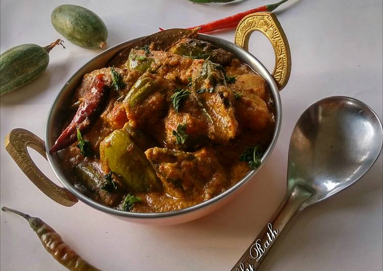 Eat Better Aloo potol rasa (Odia style potato pointed gourd curry)