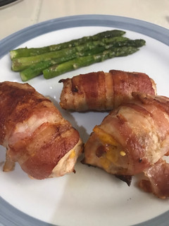 Una foto de Rollos de pollo y bacon