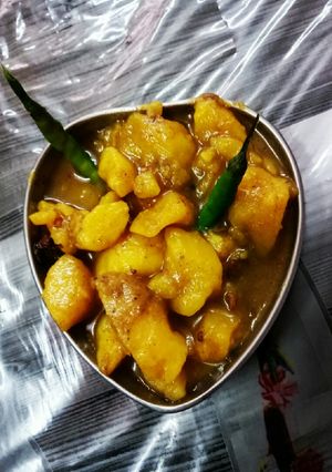 A picture of Chat-pate aloo ki sabzi.