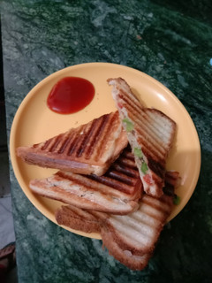 मलाई शिमला मिर्च सैंडविच (Malai shimla mirch sandwich recipe in Hindi) रेसिपी मुख्य फोटो