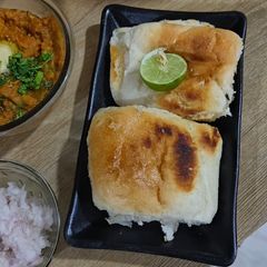 A picture of Pav bhaji.